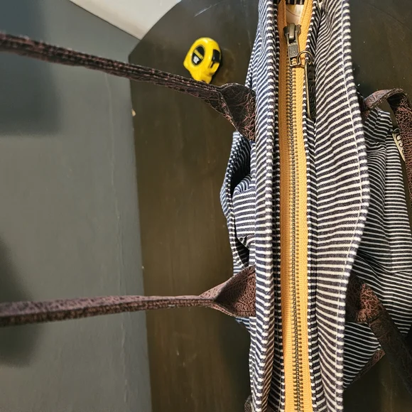 Chic Striped Tote with Brown Leather Details - Picture 7 of 11